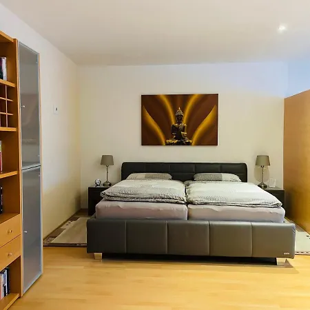 Altstadthaus Buddha Vakantiehuis